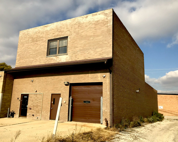 9856 Derby Ln, Westchester, IL à louer - Photo de l’immeuble – Image 1 sur 28