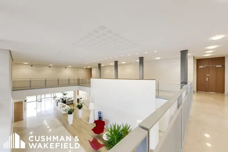 3 Rue Saarinen, Rungis à louer - Hall d’entrée – Image 3 sur 13