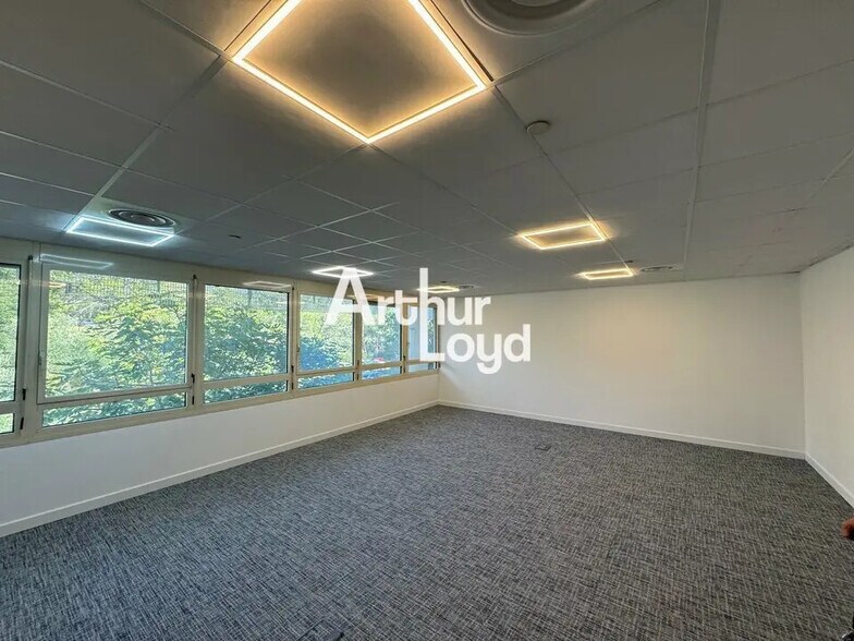 Bureau dans SOPHIA ANTIPOLIS à louer - Photo de l’immeuble – Image 1 sur 12