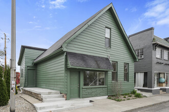 1042 Woodlawn Ave, Indianapolis, IN à louer Photo de l’immeuble– Image 1 sur 8