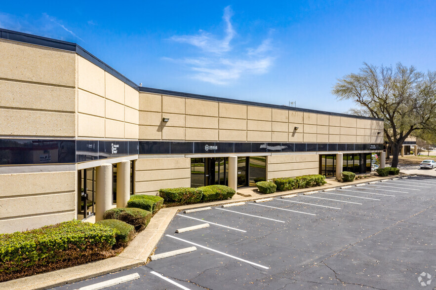 5600-5624 Randolph Blvd, San Antonio, TX à louer - Photo de l’immeuble – Image 2 sur 28
