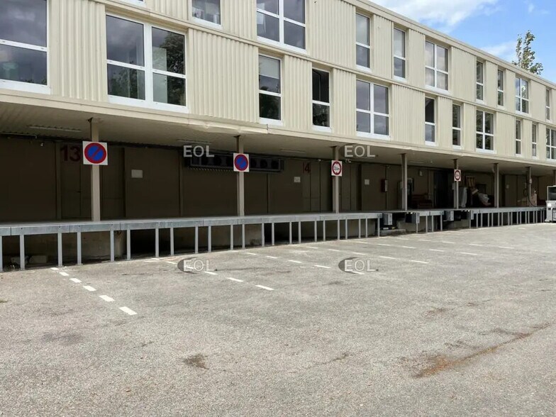 16 Rue Ampère, Pontoise à louer - Photo de l’immeuble – Image 1 sur 5