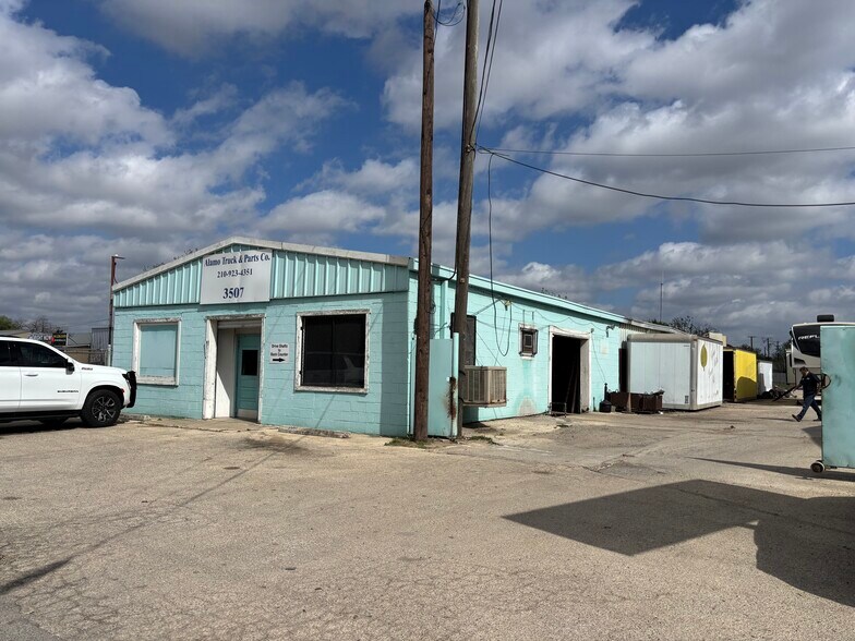 3507 SW Military Dr, San Antonio, TX à vendre - Photo de l’immeuble – Image 2 sur 3