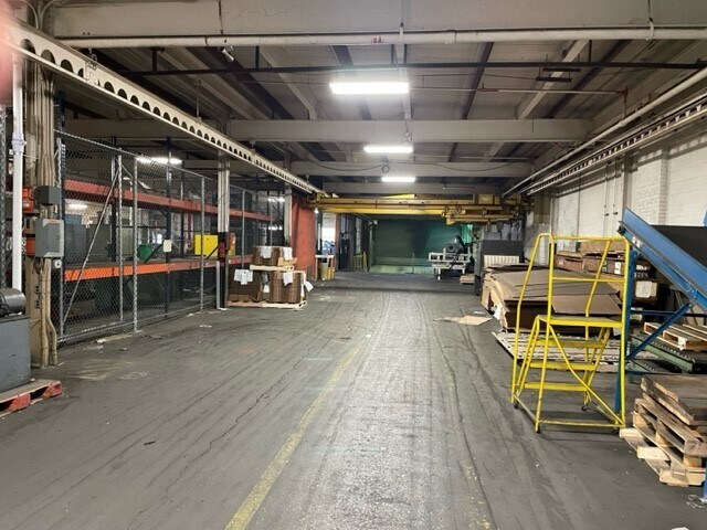 239 Factory St, La Porte, IN à louer - Photo intérieure – Image 2 sur 24