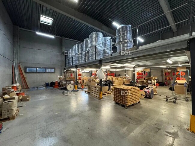 Plus de détails pour Local d'activités à louer