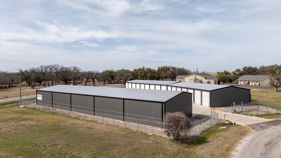 3631 Fall Creek Hwy, Granbury, TX à vendre - Photo de l’immeuble – Image 3 sur 14