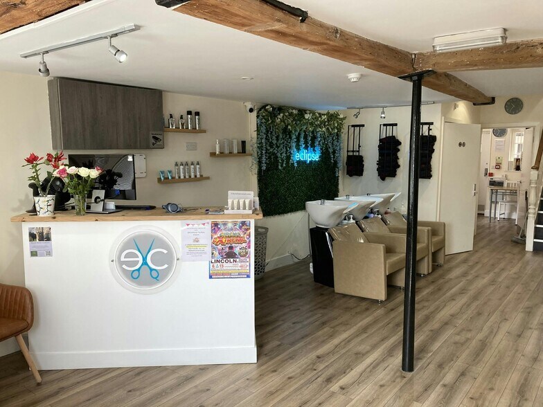 107-109 High St, Collingham à vendre - Photo de l’immeuble – Image 3 sur 24