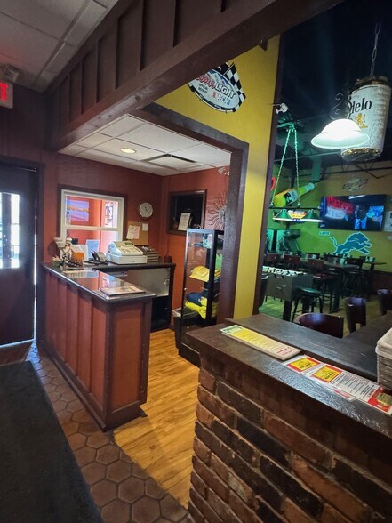 50285 Mound Rd, Shelby Township, MI à vendre - Photo de l’immeuble – Image 3 sur 27