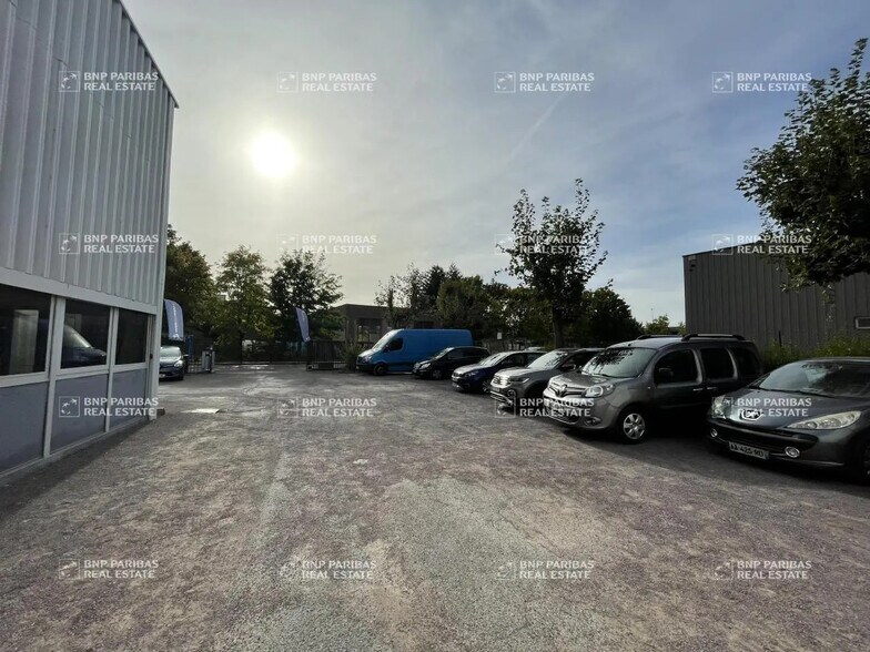 Local d’activités dans Montigny-le-Bretonneux à louer - Photo de l’immeuble – Image 3 sur 10
