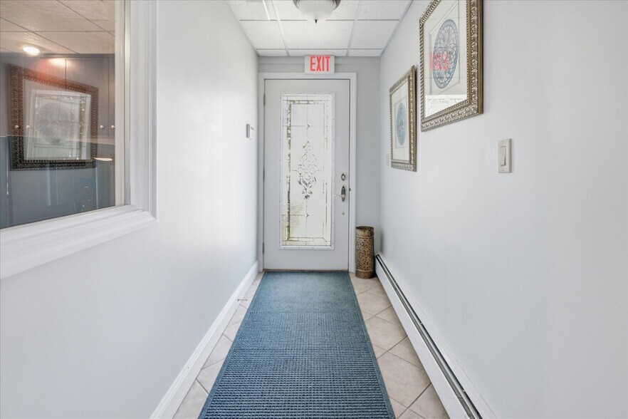 20 Manor Rd, Smithtown, NY à vendre - Photo de l’immeuble – Image 3 sur 22