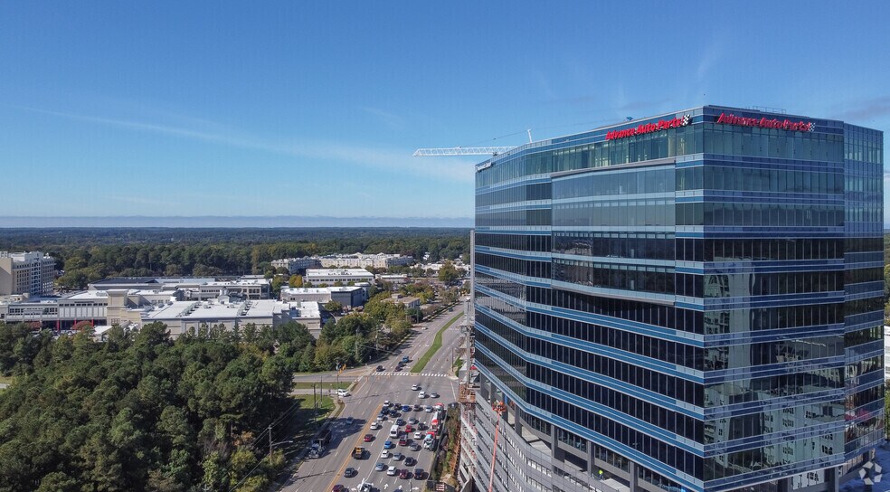 4200 Six Forks Rd, Raleigh, NC à louer - Photo de l’immeuble – Image 3 sur 12