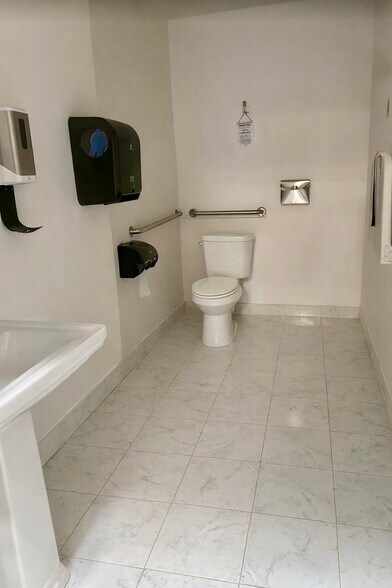 719 Hwy 96, Bonaire, GA à louer - Photo de l’immeuble – Image 3 sur 12