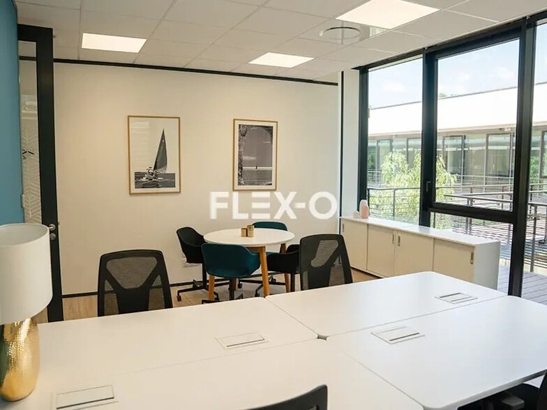 230 Route Des Dolines, Valbonne à louer - Photo de l’immeuble – Image 2 sur 6