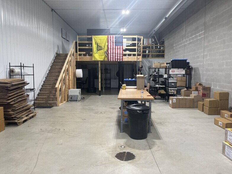 6548 Center Industrial Dr, Jenison, MI à louer - Photo de l’immeuble – Image 2 sur 7