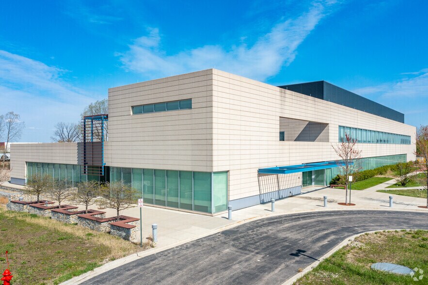 2870 Forbs Ave, Hoffman Estates, IL à louer - Photo de l’immeuble – Image 1 sur 7