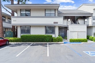 507 E 1st St, Tustin, CA à louer Photo de l’immeuble– Image 1 sur 17