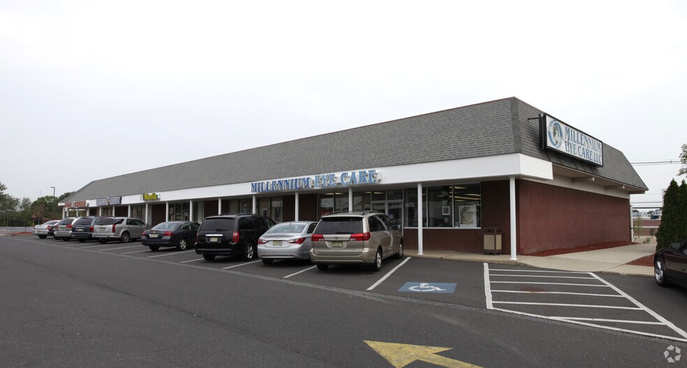 400 US Highway 130, East Windsor, NJ à louer - Photo principale – Image 1 sur 4