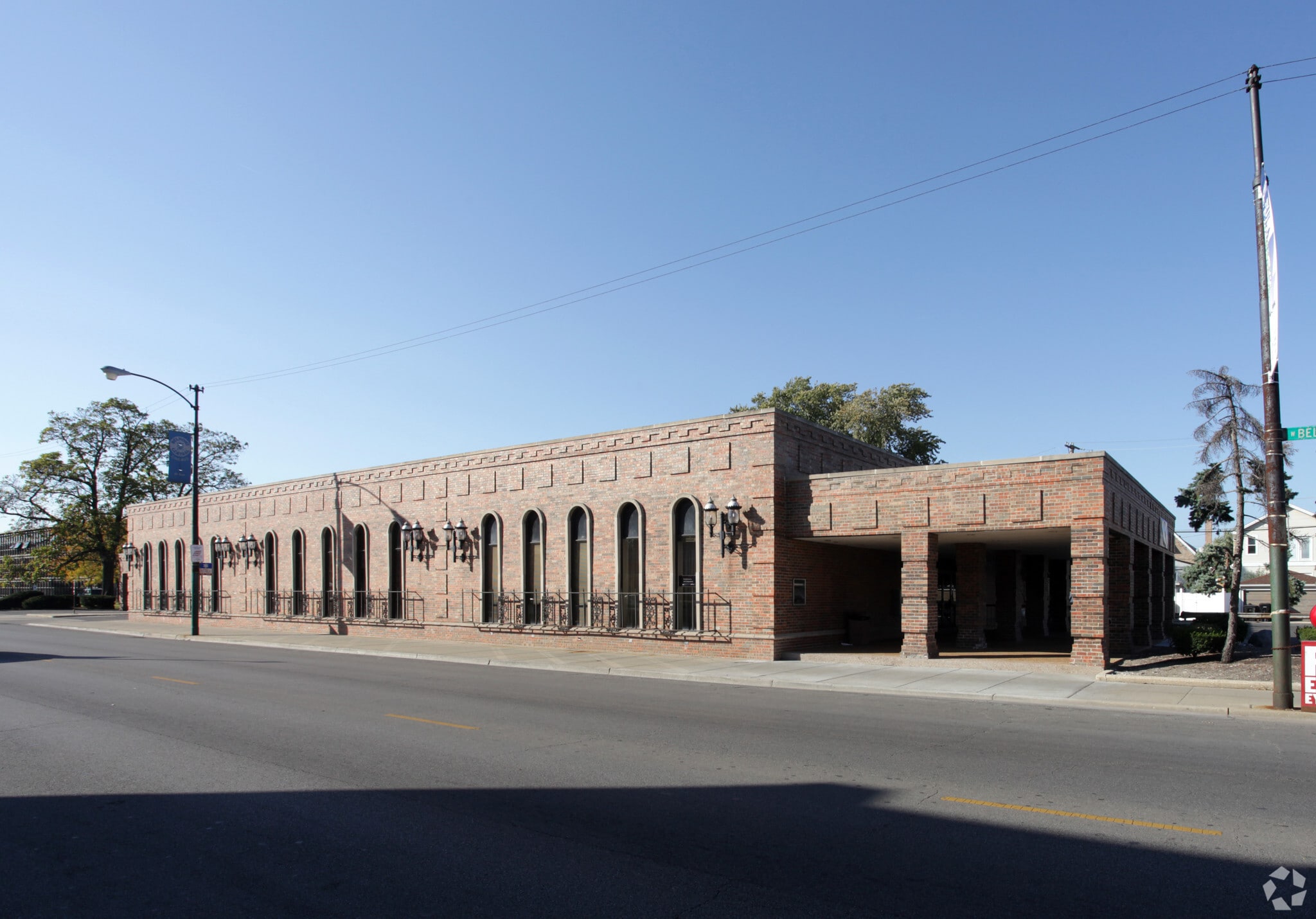 5850 W Belmont Ave, Chicago, IL à vendre Photo principale– Image 1 sur 9