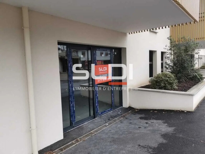 Bureau dans Pont-de-Chéruy à louer - Photo de l’immeuble – Image 2 sur 8