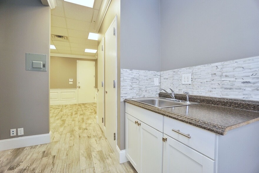 260 Christopher Ln, Staten Island, NY à louer - Photo intérieure – Image 2 sur 26