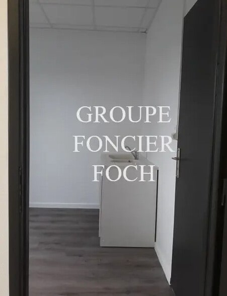 Bureau dans Blyes à louer - Photo de l’immeuble – Image 2 sur 3