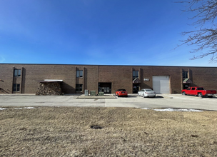 640 Pond Dr, Wood Dale, IL à louer Photo de l’immeuble– Image 1 sur 6