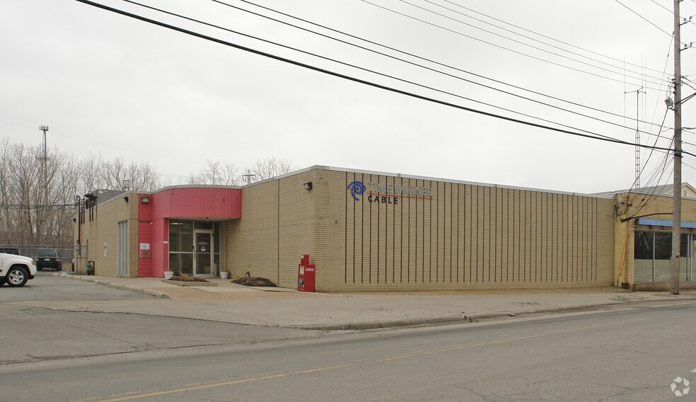 1801 Elyria Ave, Lorain, OH à vendre - Photo principale – Image 1 sur 5