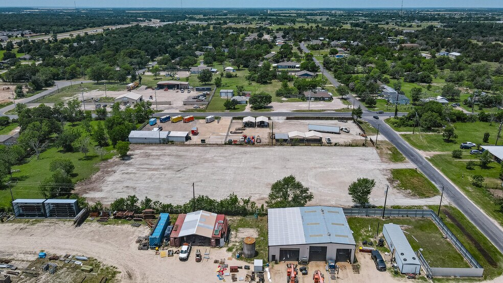 3201 Clarks Ln, Bryan, TX à louer - Photo de l’immeuble – Image 3 sur 9