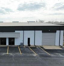 1000-1008 N Commercial Blvd, Arlington, TX à louer Photo de l’immeuble– Image 1 sur 6