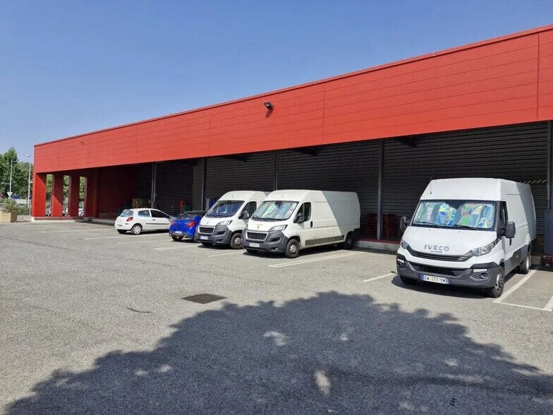 Industriel/Logistique dans Fréjus à louer - Photo de l’immeuble – Image 3 sur 3