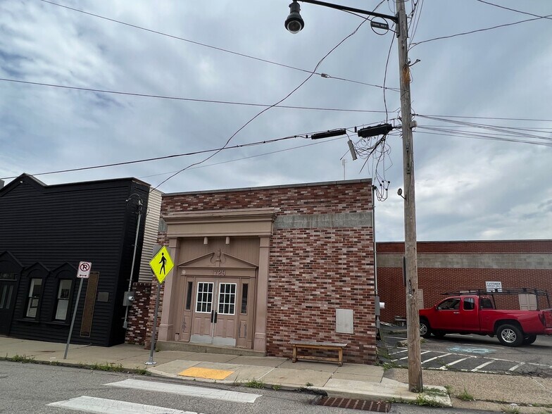 1729 Lowrie St, Pittsburgh, PA à louer - Photo principale – Image 1 sur 9