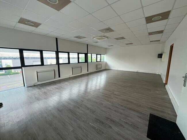 Plus de détails pour 17 Avenue Christian Doppler, Bailly-Romainvilliers - Bureau à louer