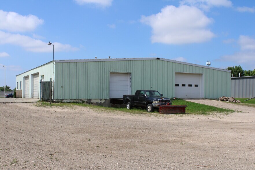 683 Sullivan Dr, Fond Du Lac, WI à vendre - Photo de l’immeuble – Image 2 sur 14