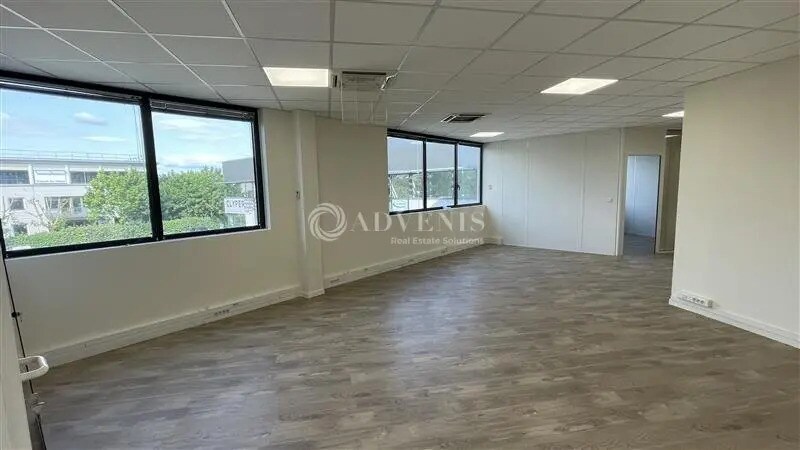 Bureau dans Montévrain à louer - Photo de l’immeuble – Image 3 sur 12