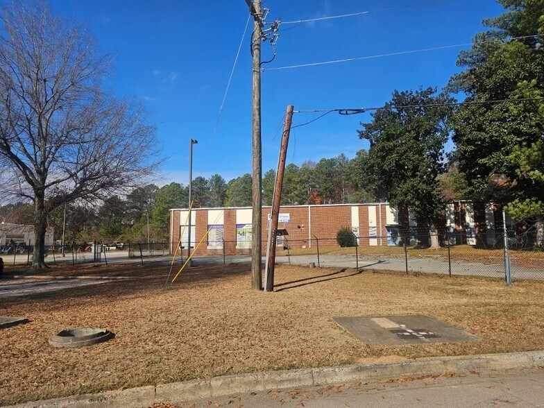4445 Wendell Dr SW, Atlanta, GA à louer - Photo de l’immeuble – Image 3 sur 22