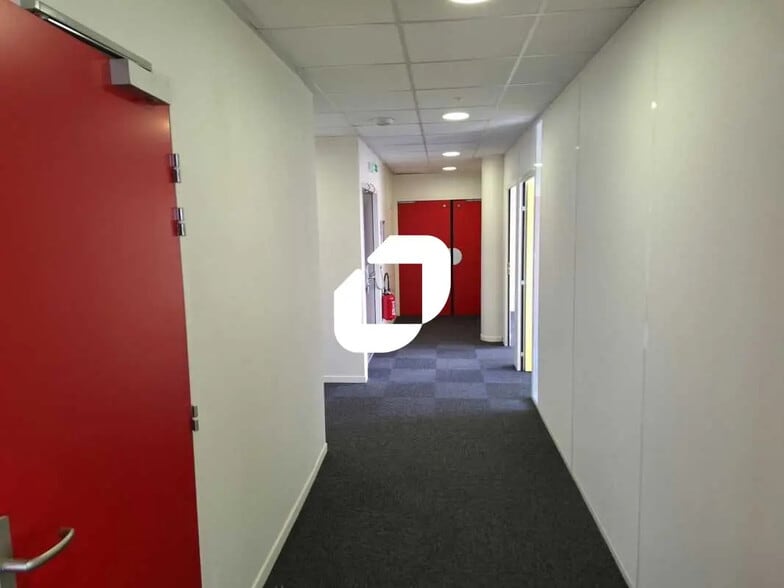 Bureau dans Lormont à louer - Photo de l’immeuble – Image 2 sur 9