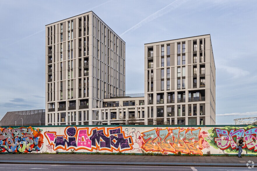 10 Marshgate Ln, Londres à louer - Photo principale – Image 1 sur 2