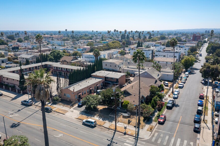 4709 S Figueroa St, Los Angeles, CA à vendre - Photo de l’immeuble – Image 2 sur 11