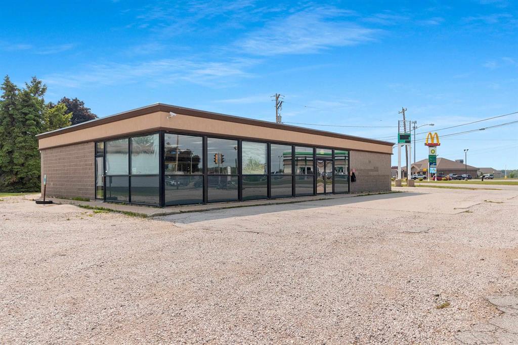 107 Main St, Luxemburg, WI à vendre Photo de l’immeuble– Image 1 sur 34