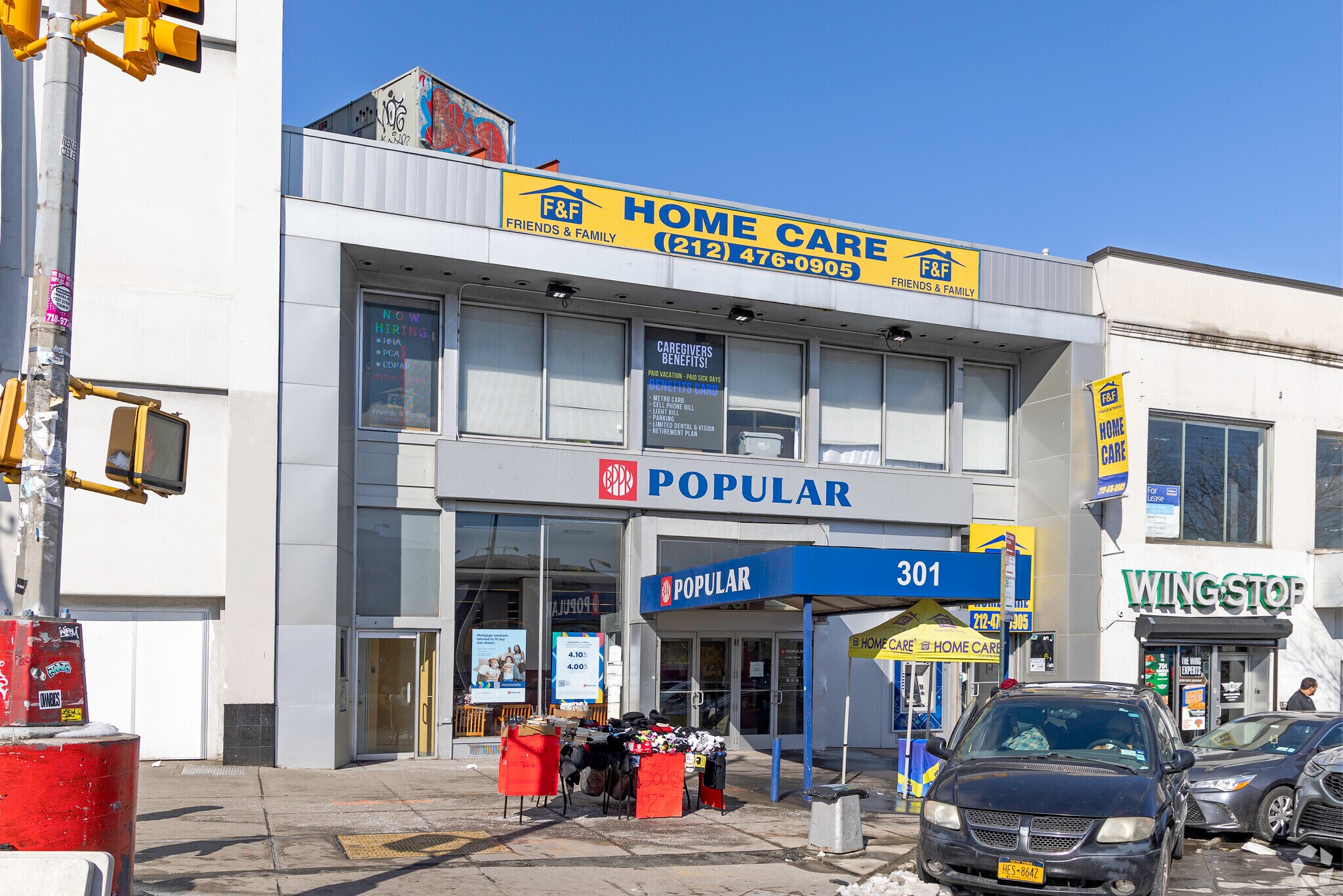301 E Fordham Rd, Bronx, NY à louer Photo principale– Image 1 sur 13