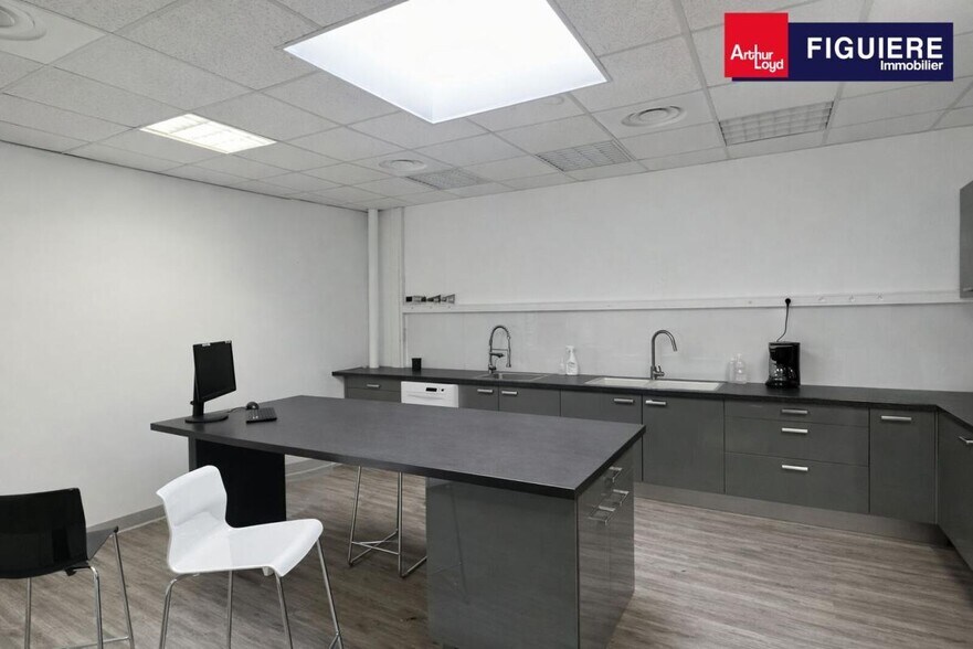 415 Rue Claude Nicolas Ledoux, Aix-en-Provence à louer - Photo de l’immeuble – Image 3 sur 40