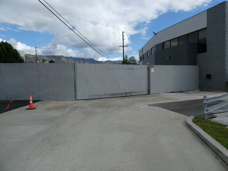 3500 N San Fernando Blvd, Burbank, CA à louer - Photo de l’immeuble – Image 3 sur 36