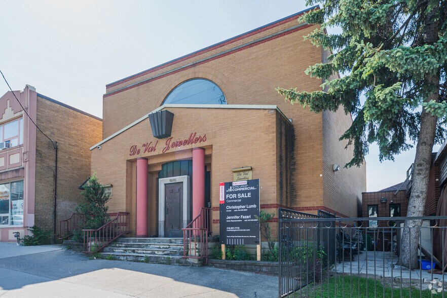 2547 Eglinton Ave W, Toronto, ON à vendre - Photo de l’immeuble – Image 2 sur 7