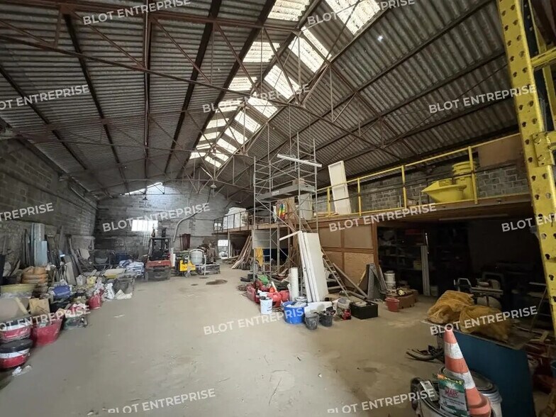 Local d’activités dans Landivisiau à louer - Photo intérieure – Image 2 sur 5