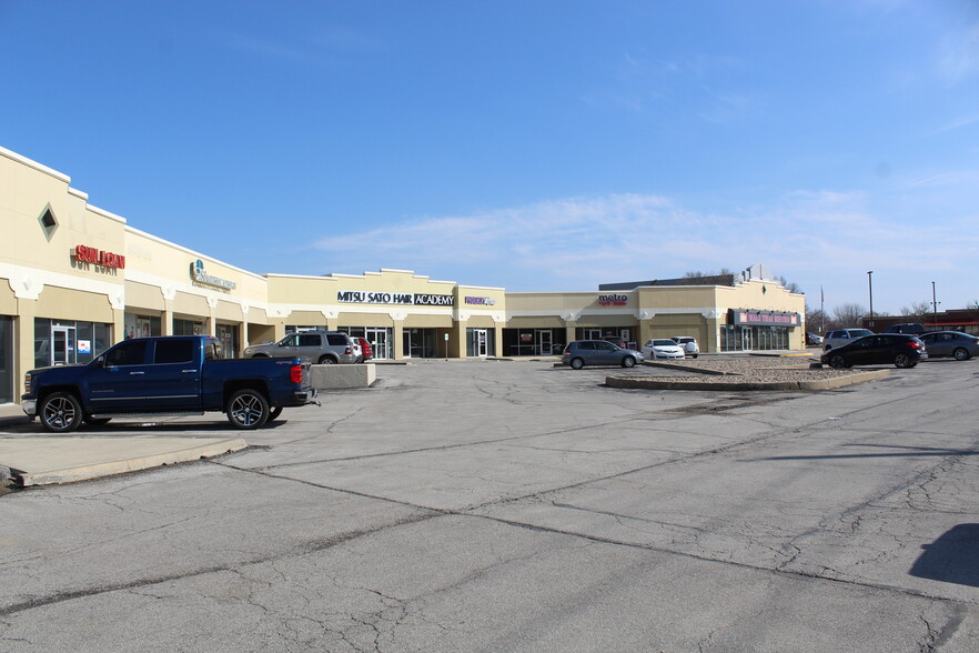 507-579 SE Melody Ln, Lees Summit, MO à louer - Photo de l’immeuble – Image 3 sur 9