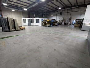 3901 SE Naef Rd, Portland, OR à louer Photo intérieure– Image 1 sur 7