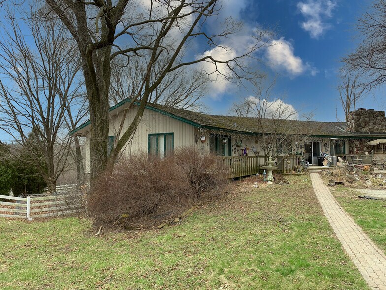 706 E Burnett Rd, Island Lake, IL à vendre - Photo de l’immeuble – Image 3 sur 17