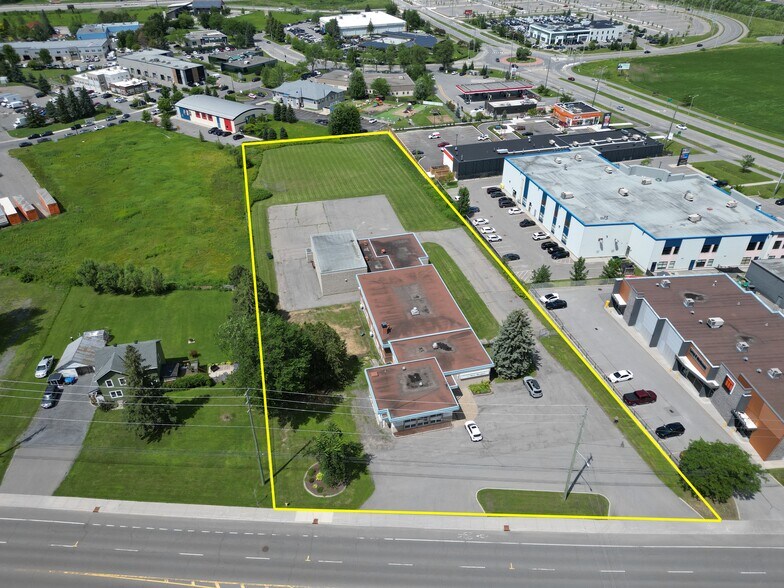 3775 St Joseph Blvd, Ottawa, ON à vendre - Photo de l’immeuble – Image 1 sur 11