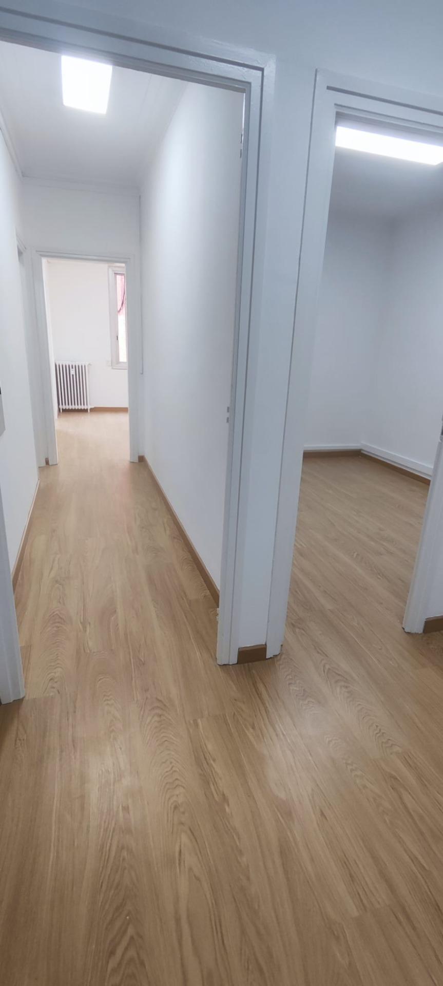 Bureau dans Barcelone, Barcelona à louer Plan d’étage– Image 1 sur 4