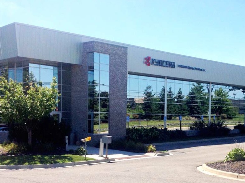 46723 5 Mile Rd, Plymouth, MI à louer - Photo principale – Image 1 sur 4